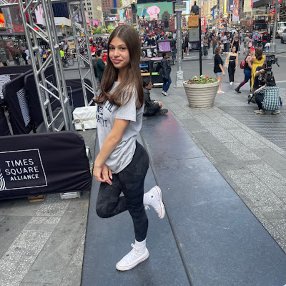 Meet your Posher, Amanda - Picture 1 of 1